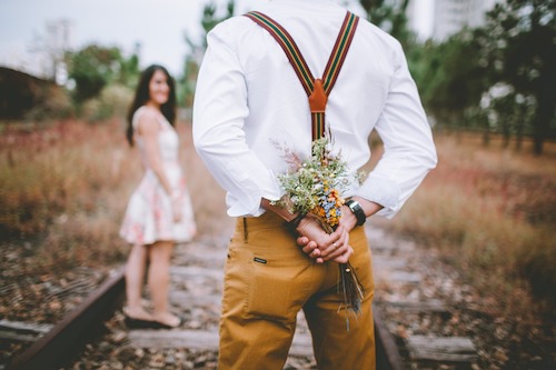 Comment reconnaitre un homme amoureux qui cache ses sentiments ?