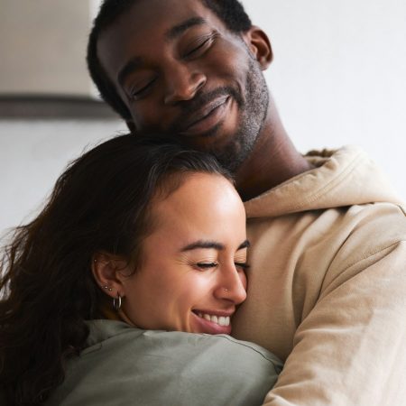 Les multiples bienfaits du câlin au sein du couple