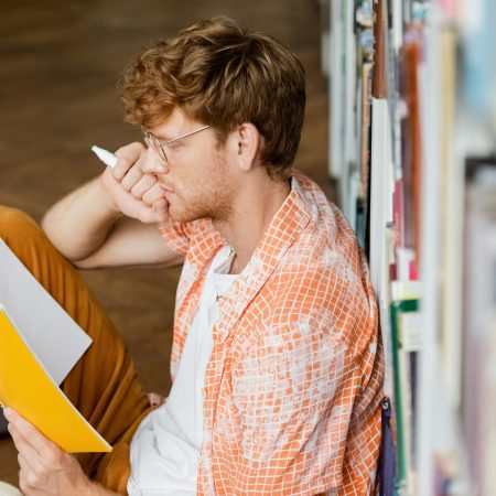 Solitude dans le couple : les causes insoupçonnées et les solutions efficaces