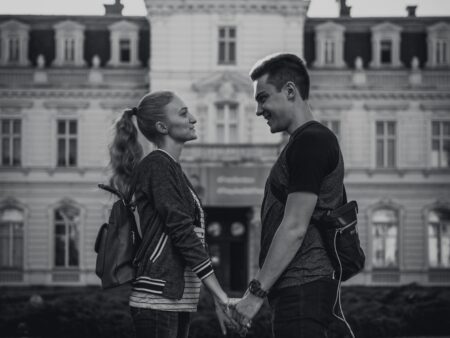 Rencontrer l&rsquo;amour à l&rsquo;université : entre opportunité et malentendu
